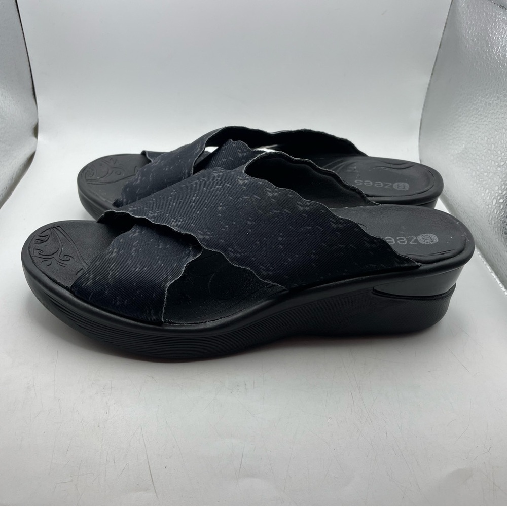 Bzees Sahara Women's Black Slip-On Sandals size 8